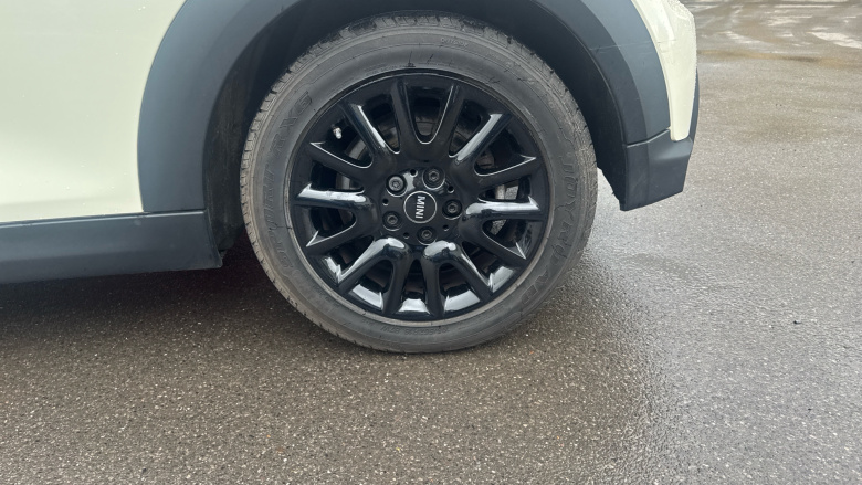 MINI Hatchback 1.5 Cooper Classic 3dr Auto Petrol Hatchback